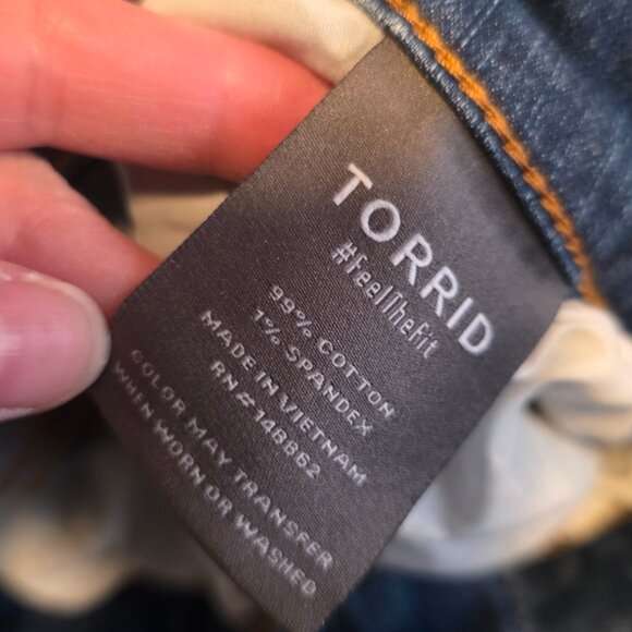 Torrid Distressed Denim Shorts with Button Fly, size 20 - Picture 6 of 7